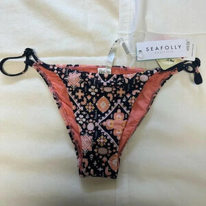 Seafolly NWT’s Inka Gypsy Rio black wotj print bottom. Size 8.